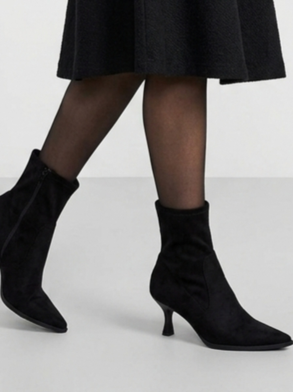 Ophelia Roe NWT Women's Andie Black Pointed Toe Kitten Heel Ankle Boots Size 6M